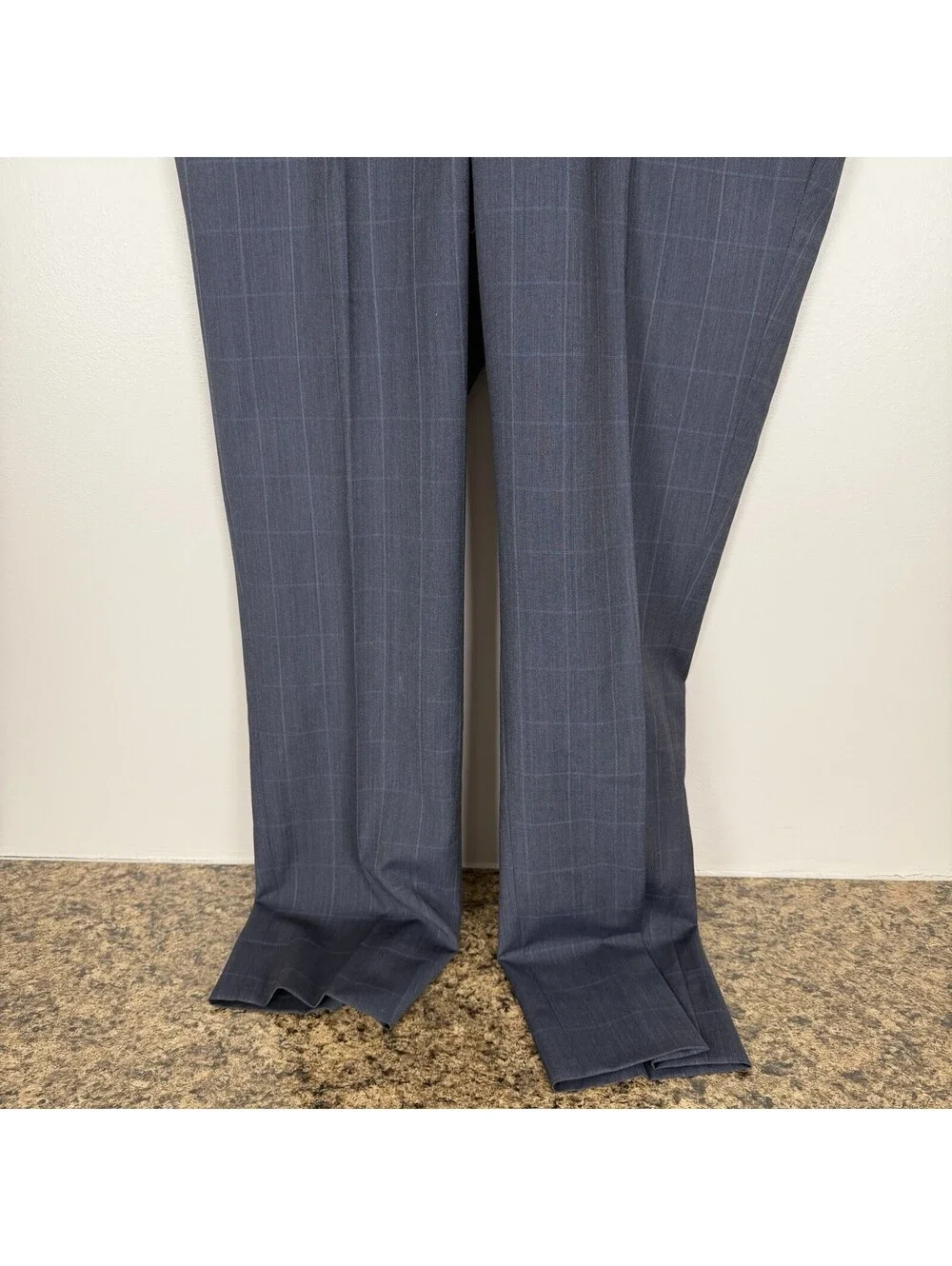 Jos A Bank Signature Gold Suit Men’s 44L 38W Grey Windowpane Plaid Wool Tailored